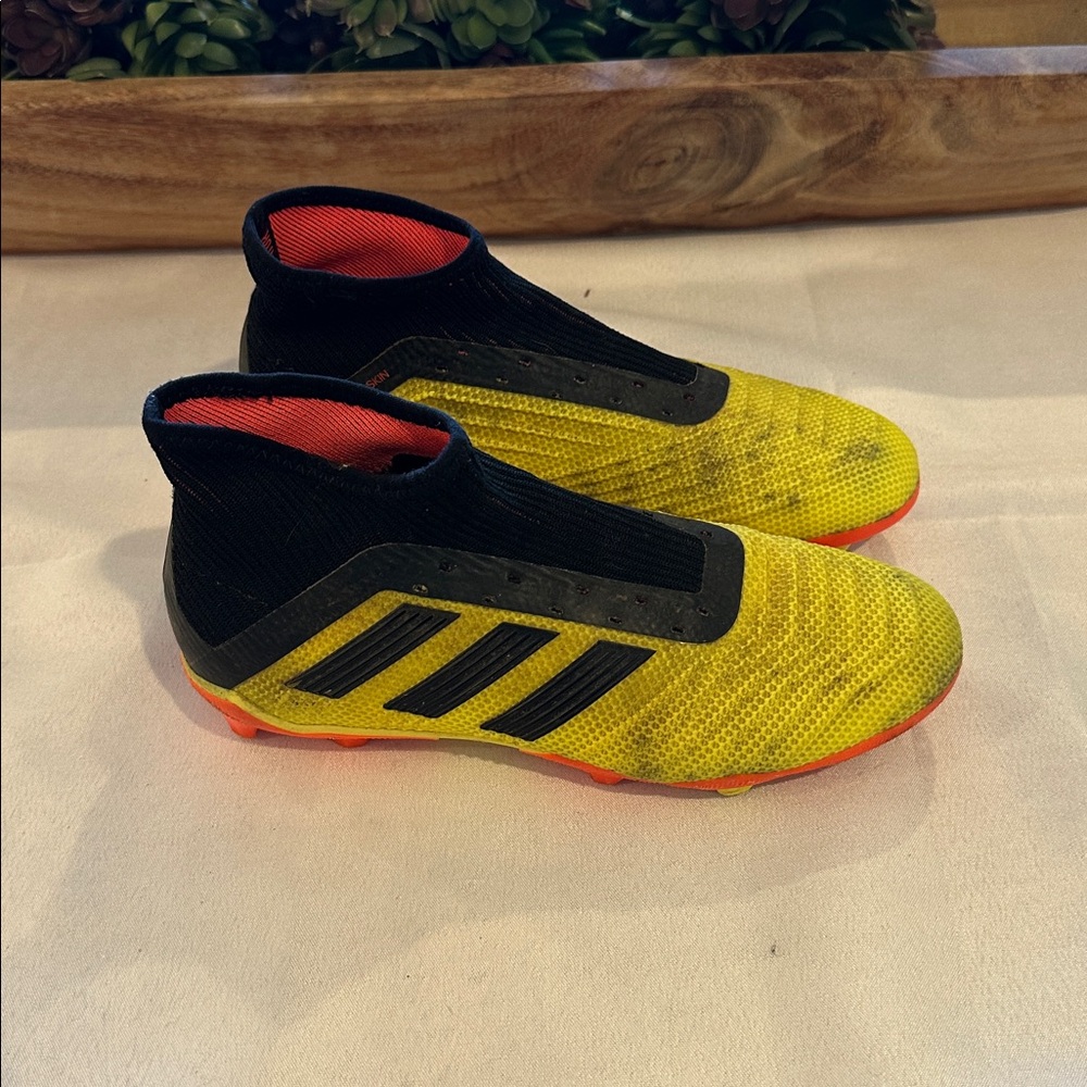 Adidas‎ predator 18+ FG Soccer  Cleats  shoes kids boys size 4.5